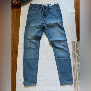 Women’s Blue Distressed Jeans